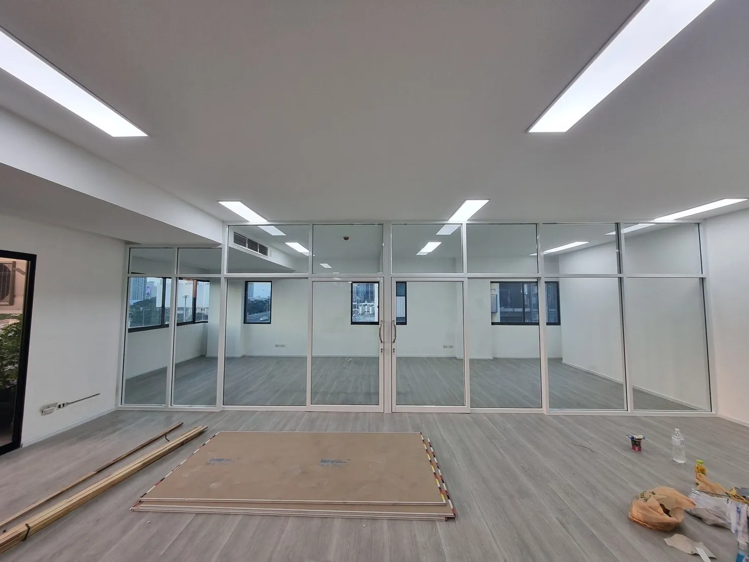 กั้นห้องกระจก Curtain Wall ผลงาน ณกร 1689
