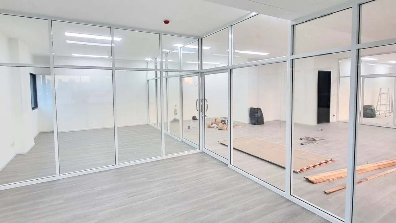 กั้นห้องกระจกอลูมิเนียม Partition Curtain Wall สำนักงาน